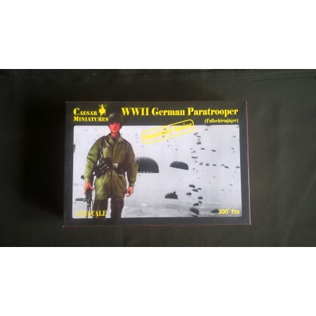 Figurine - CAESAR MINIATURE - WWII GERMAN PARATROOPER - Echelle 1/72