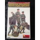 MAQUETTE FIGURINE MINI ART - GERMAN SOLDIER WITH FUEL DRUMS - SCALE 1/35 - REF 35256